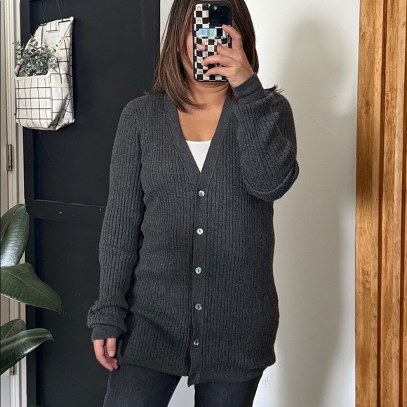 Vince 100% Cashmere ribbed Buttoned Front Cardigan Sweater. L - Picture 9 of 12